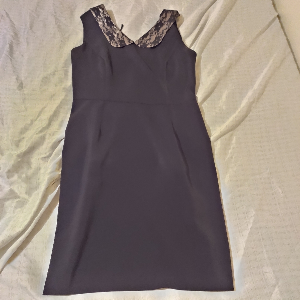 Black sleeves dress with a collar